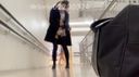 【一人での撮影】某ショッピングモールの階段のところでガーターベルトに下着姿にコート羽織っておまんこくちゅくちゅさせながらオナニー。人がたくさん通り過ぎてドキドキオナニーでした
