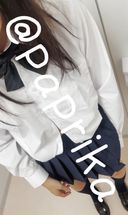 [在東京的一所私立學校]我和一個穿著gachi制服的女孩在多功能廁所裡合影。
