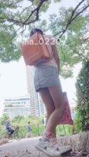 【This is a selfie for the second year ♡ of a private school】Carry your school bag and take a walk in Ueno Park with your clothes, hairstyle, and socks. Flip through the super miniskirt and masturbate outside! Of course, the pants also match the school bag ... I didn't feel uncomfortable with my gaze.