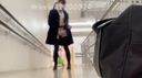 [Shot alone] Masturbating on the stairs of a certain shopping mall while wearing a garter belt and underwear and a coat while sucking her. A lot of people passed by and it was pounding masturbation