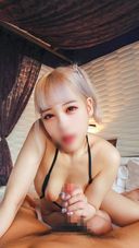 [Weekend limited sale] A sexy influencer popular on fashionable SNS exposes the limit for SNS and licks the nipples of saffle and serves it as it is