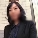 《人妻・ハメ撮り》出会ったばかりの他人チ○ポにハメ撮りされるドスケベ不貞妻（42）◆真面目な人妻が淫乱化！カラダを震わせ痙攣イキ！