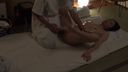 【Amateur】A slender wife traveling alone is in estrus with a business trip massage. I want to apply oil all over my body, and I many times with increased sensitivity.