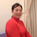 【人妻／熟女】おっとり系の48歳専業主婦。むっちり＆ぽっちゃりの巨尻熟女ボディを味わい尽くすハメ撮りセックス。