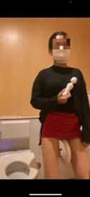 [Married Woman Amateur NTR Wife In the Multipurpose Toilet of a Shopping Mall] Of course, the key is left open Insert the electric vibrator into the coscos with handrails Shaved Electric vibrator toilet Original video Uncensored cuckold NTR