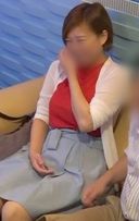 【隠撮】上品で清純な容姿をした人妻さんの不倫を撮影しました。 何やら会社の上司のようで、イチャイチャしているうちに本気のジュポフェラ♥