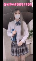 リクエストお外で!!リボン残して全裸になりました。。スカートもパンツもカバンの中へ！雨降ってるから大変でしたぁー