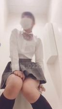 [It's a selfie for 2nd year ♡ students at a private school! ] It's masturbation using toys in the toilet of a department store, I can't help but speak out and hold my mouth through the mask, but when the toy switch is on, I can't suppress my voice ...