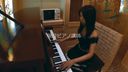 【아마추어 개인 촬영】유부녀 피아노 강사가 즉석의 나마를 그대로 탐하고 연주 후 질 내 사정으로 대량 이지되는 영상