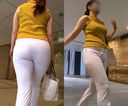 [Pita bread exploration] Walking edition ☆ T-back line that can be seen through white pants and a soft big ass with the finest tactile feeling!