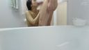 【隠撮】清純系の人妻OL(36)が後輩宅で不倫していました。 一緒にお風呂に入ってイチャイチャし、フェラでチンポをお掃除しています。