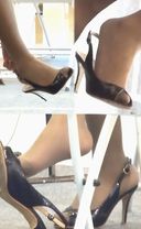 ■ HD video Receptionist's steamy pantyhose! Take off heels