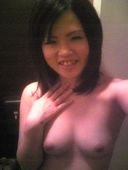 【Garakae selfie】20-year-old freeter with beautiful breasts♪ masturbates selfie at home