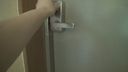[Real Cuckold Document (5)]　"Please put things in the door and make my wife okashite so that I can hear the voice outside" Gachi video requested by the husband who wants to be cuckolded with the hotel door open [Personal shooting] With ZIP