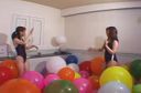 【Fetish】Two girls playing with balloons! !!