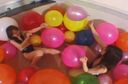 【Fetish】Two girls playing with balloons! !!　2