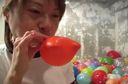 【Fetish】Innocent girls playing with balloons! !!　2