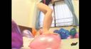 【Fetish】Competitive swimsuit girls playing with balloons! !!　2