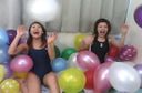 【Fetish】Girls in competitive swimsuits play in the balloon room! !!　1