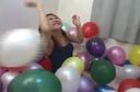 【Fetish】Girls in competitive swimsuits play in the balloon room! !!　1