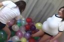 【Fetish】Girls in competitive swimsuits play in the balloon room! !!　1