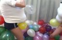 【Fetish】Girls in competitive swimsuits play in the balloon room! !!　1