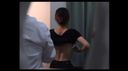 某位活躍的婦科醫生用幾個隱藏的攝像頭拍攝自己的醫療騷擾的非常有價值的視頻集第 20 部分