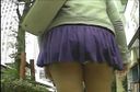 A close shot of a beautiful woman's crotch! This is a hidden camera!　2