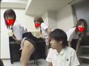 【マニア動画】可愛すぎる制服美女達がキモ男にケツを近づけておならを発射！！