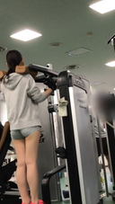 [Limited number] Half beautiful woman found at the gym affair SEX hiding from her husband * NTR