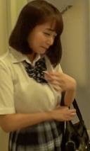 An 18-year-old pure actress who graduated this year. The first video that breaks the office signboard is released.