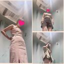 【Apparel store fitting room / hidden camera】Secretly filming a beautiful customer's changing clothes with a small camera (mp4)