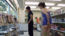 - [Married woman] A lewd housewife plays exposure at a convenience store. Serve the men who are in heat in the store.
