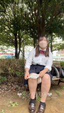 [Selfie of 18-year-old G cup Erika] ☆彡 I gave a on a park bench where I could see Famima behind me, and then I put my boobs out and masturbated the! Passers-by and cars pass behind me, which is exciting、、、!!
