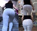 [I love yoga pants] ☆ A threatening big butt walking that stretches leggings to the maximum value!