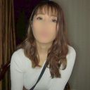 【素人】純白ボディ、清楚系の人妻さん(36) 避妊具無し不倫セックスで、体を反らせながらイっちゃう♥