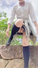 【사립학교 3학년 ♡ 셀카입니다! 도쿄 타워가 보이는 공원에서 리모콘 로터를 준비해, 많은 사람들이 지나가는 가운데 M자 다리를 열고 자위하고 있었다... 시선이 신경이 쓰이고 행동이 수상하다...