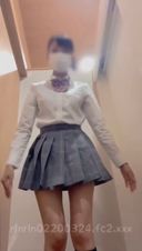 [J〇 Rina selfie! ] In the fitting room of the shopping mall, I took off my uniform and tied up the turtle shell "First part" Look at the self-binding that I learned hard!