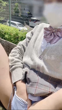 [K@18-year-old Rina naughty selfie video] Masturbation while sitting on a park bench in the daytime ... I was thrilled because there were a lot of cars passing by behind me and I was being watched...