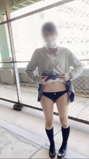 [K@18-year-old Rina naughty selfie video] After exposing a lot of pants while flipping up her skirt at 100 even, I went to the parking lot and masturbated, and finally took off my pants ...