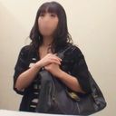 【素人】イケナイ熟女が店長からのお仕置きで興奮！？ 全く反省しておらず、熟れた剛毛おまんこは愛液まみれにさせてます。