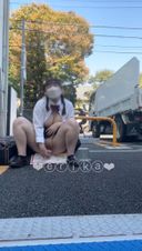 [Selfie of 18-year-old G cup Erika] ☆彡 Exposure masturbation in a coin parking lot, there were people in the truck right behind her, but she turned her back to it and put out her, and there were many passers-by passing by, and it was a thrilling masturbation.