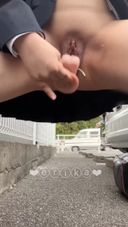 [Selfie of 18-year-old G cup Erika] ☆彡 I masturbated with a with no panties and no bra in the parking lot next to the national highway! Cars were constantly passing by, and many passers-by passed by while masturbating、、、