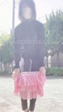 [J〇 Rina selfie! ] Wearing a shirt that shows through the bra, a pink super mini skirt underneath and perforated leggings ... I took off my skirt in the park in the daytime, got only perforated leggings, and walked and masturbated ...