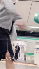 [18-year-old Rinano's naughty selfie video] If you spread your legs with a lewd shirt and a lewd miniskirt, and a perforated leggings underneath, you can see the whole ... I sat on a bench on the platform of the station and spread my legs like that ...