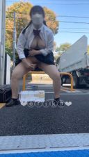 [Selfie of 18-year-old G cup Erika] ☆彡 Exposure masturbation in a coin parking lot, there were people in the truck right behind her, but she turned her back to it and put out her, and there were many passers-by passing by, and it was a thrilling masturbation.