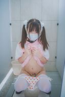 【Amateur / Personal Shooting】Graffiti Baipan Girl Toilet Exposure Uncensored