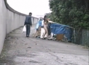 【Individual shooting】Shot by my husband! A shocking video of his wife charging naked into a homeless tent
