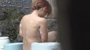 【個人拍攝】我發現一個女孩在露天浴池裡沉浸在手淫中！ 偉大的射擊！