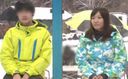 スノボサークル仲間の男女２人。卒業旅行で訪れたスキー場で体験エステを受けてます。